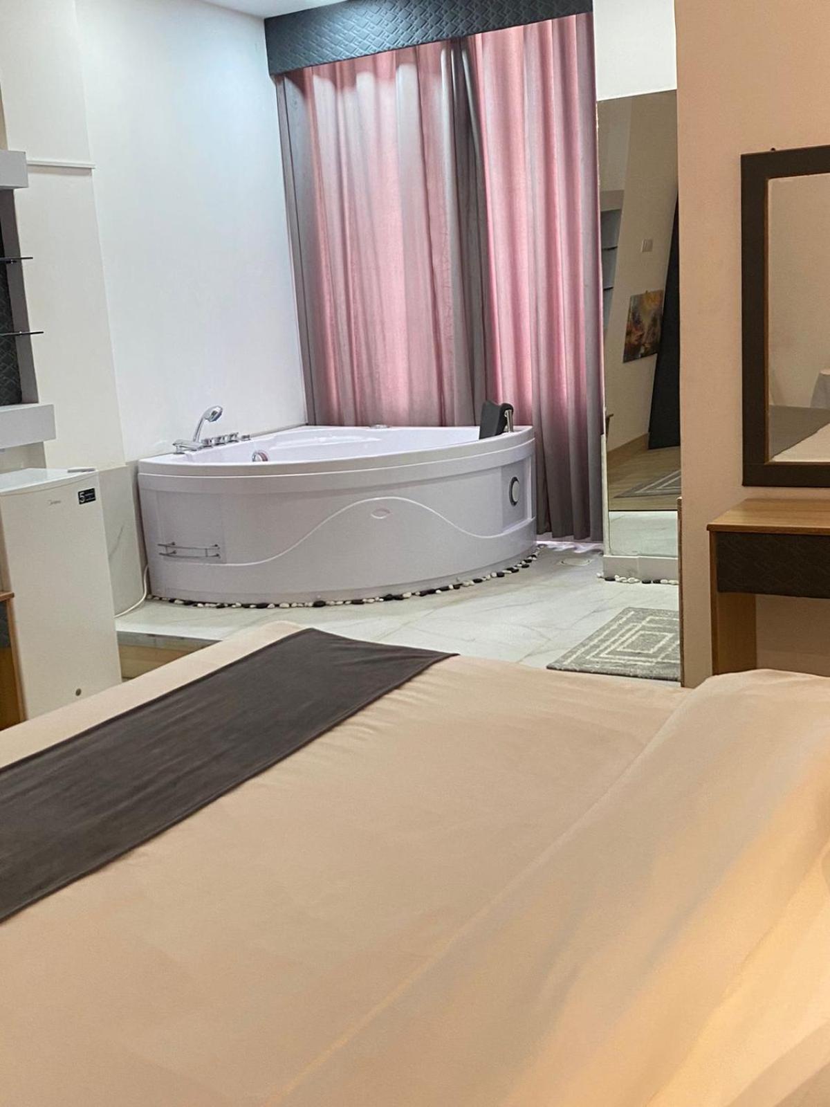 Al Hussam Hotel Apartments Rusayl Luaran gambar